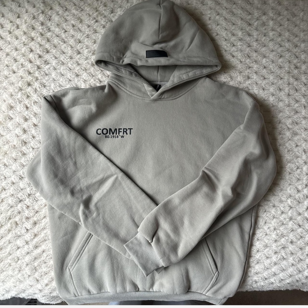 Comfrt coordinate collection hoodie and sweatpants set. Size M. Unisex.